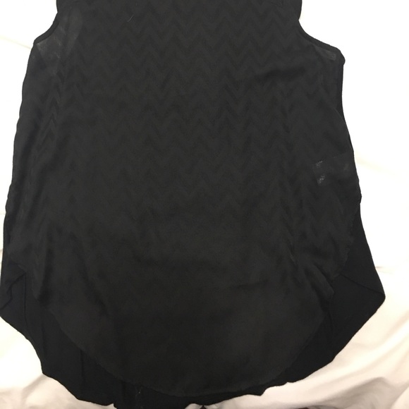 Chic Black Top - Picture 3 of 3